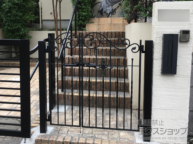 神奈川県横浜市のの門扉 ラフィーネ門扉1型 両開き親子 柱使用 施工例