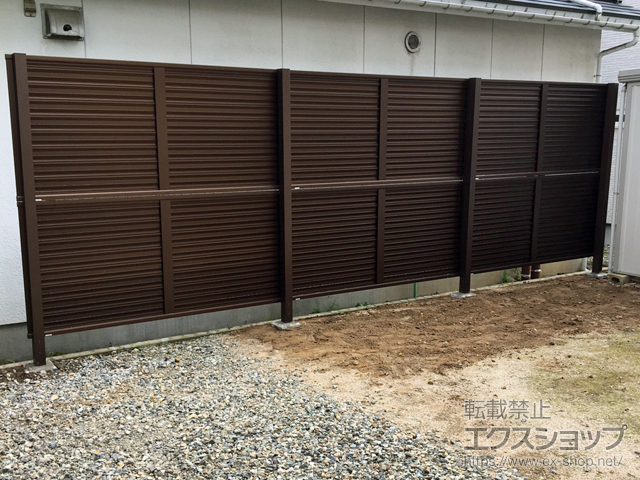 福島県会津若松市ののフェンス・柵 ミエーネフェンス 目隠しルーバータイプ 2段支柱 自立建て用 施工例