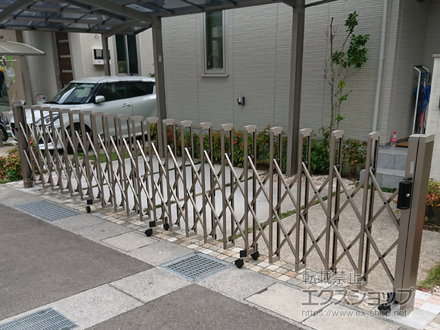 高知県高知市ののカーゲート トリップゲートII 2型 スタンダード ノンレール 片開き　58Ｓ 施工例