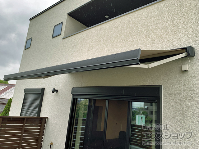 埼玉県川口市のLIXIL リクシル（トステム）のオーニング・日よけ 彩風 あやかぜ S型 電動式（リモコン） 施工例