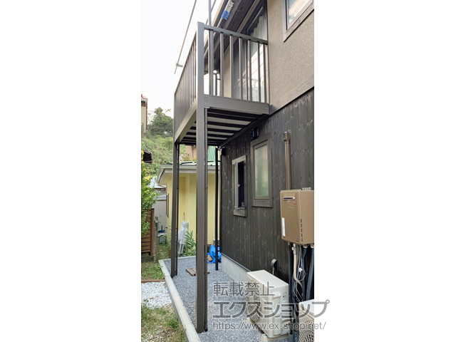 神奈川県鎌倉市のLIXIL リクシル（トステム）のバルコニー ビューステージHスタイル 縦太格子 単体 柱建て式 施工例