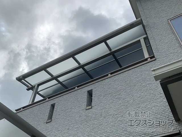 大阪府茨木市のYKKAPのバルコニー・ベランダ屋根 ソラリア F型 屋根タイプ 単体 積雪～20cm対応 施工例