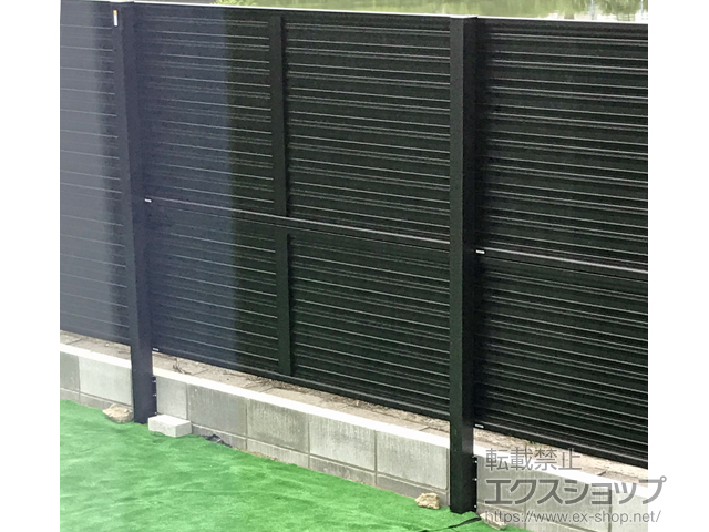新潟県新潟市ののフェンス・柵 ミエーネフェンス 目隠しルーバータイプ 2段支柱 自立建て用 施工例