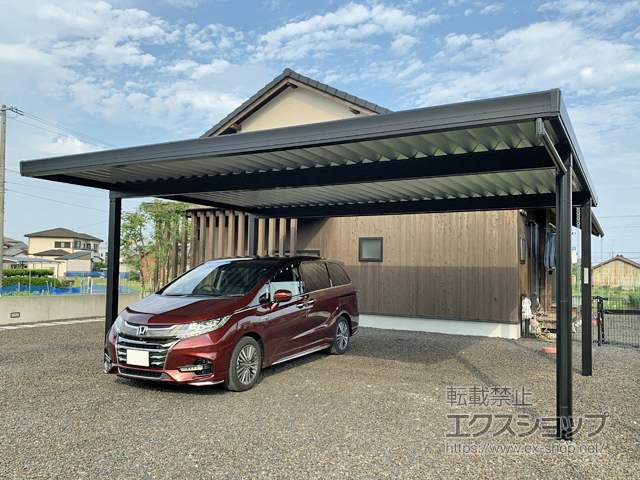 三重県鈴鹿市のLIXIL リクシル（トステム）のカーポート テリオスポートIII 900 2台用 角4本柱 積雪〜30cm対応 施工例