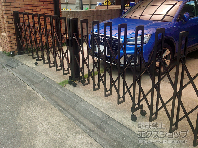 茨城県土浦市ののカーゲート トリップゲートII 1型 シンプル ノンレール 両開き　60Ｗ（30Ｓ+30Ｍ） 施工例