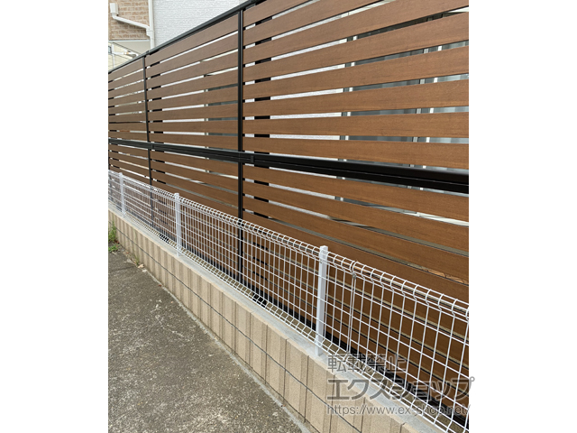 千葉県流山市ののフェンス・柵 モクアルフェンス 横板タイプ 2段支柱 自立建て用 施工例