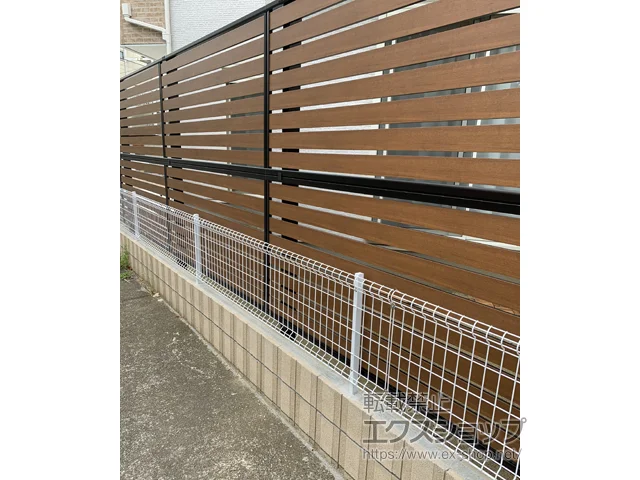 千葉県流山市のValue Selectのフェンス・柵・塀 モクアルフェンス 横板タイプ 2段支柱 自立建て用 施工例
