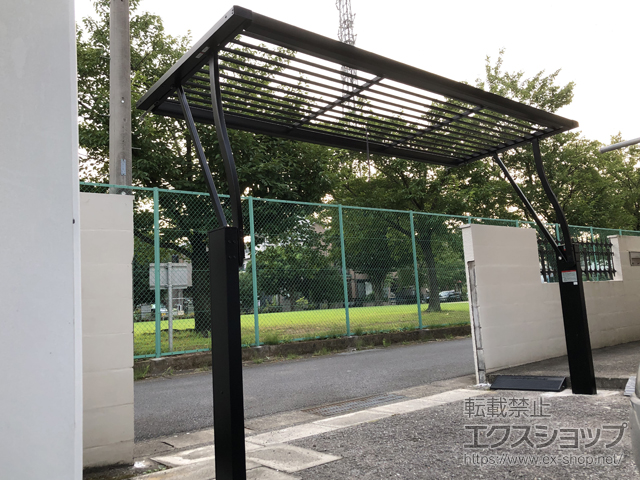 埼玉県川口市ののカーゲート スウィングアップゲート1型 横格子 手動式 施工例