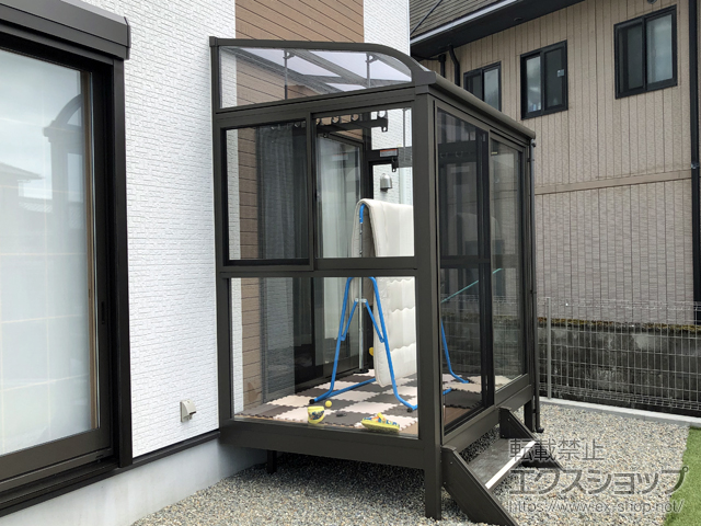 三重県四日市市ののテラス囲い・サンルーム サニージュ R型 床納まり ランマ無 積雪〜20cm対応 施工例
