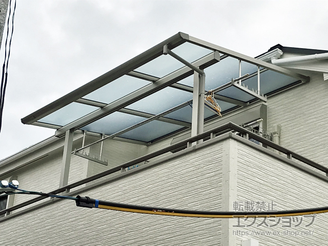 京都府八幡市ののバルコニー・ベランダ屋根 ソラリア F型 屋根タイプ 単体 積雪〜20cm対応 施工例