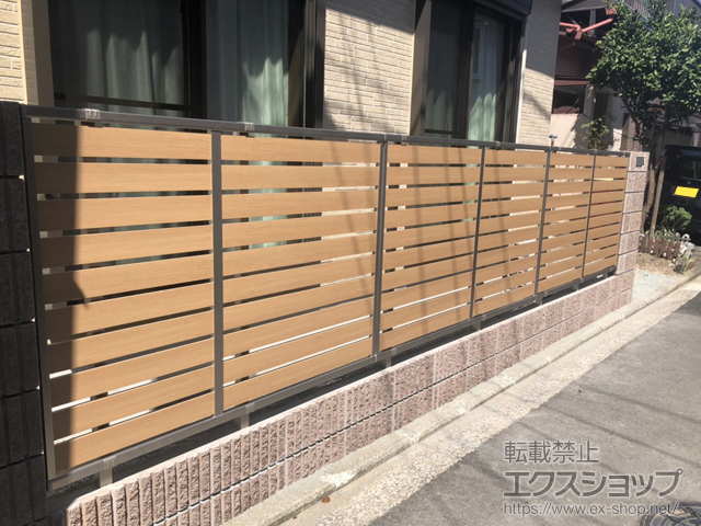 神奈川県横浜市ののフェンス・柵 ルシアスフェンスF04型 横板 木目カラー 自由柱施工 施工例
