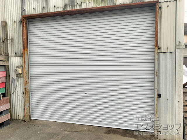 大阪府八尾市ののガレージシャッター プラテアII スチールタイプ 手動式 内部付（1枚もの・0.8t） 施工例