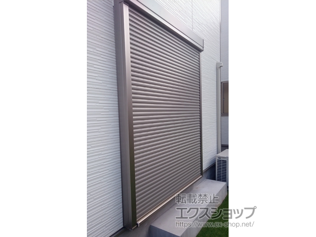 茨城県龍ケ崎市のLIXIL リクシル（トステム）の窓シャッター 【特注】リフォームシャッター 手動式 標準タイプ 施工例