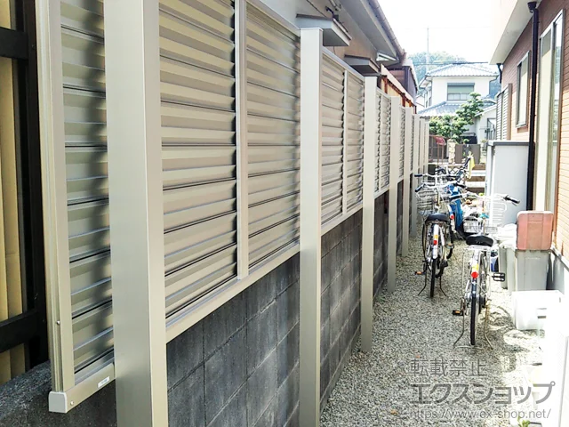 兵庫県高砂市のValue Selectのフェンス・柵・塀 ミエーネ目隠しルーバーフェンス 上段のみ設置 自立建て用 施工例