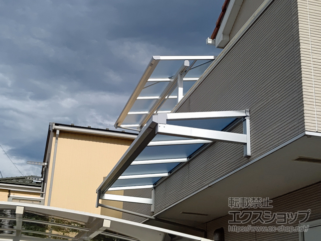 東京都八王子市ののテラス屋根 ソラリア F型 ルーフタイプ 単体積雪〜20cm対応 施工例