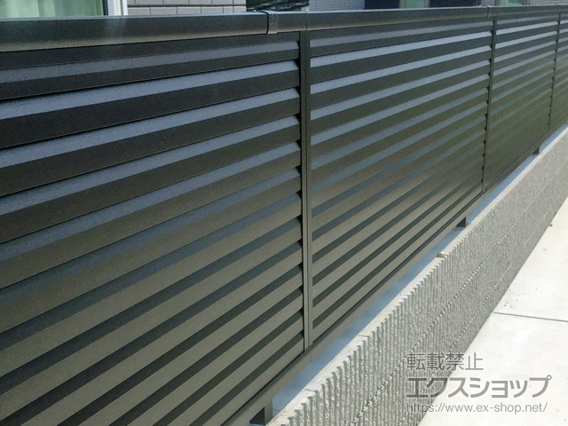 三重県度会郡玉城町ののフェンス・柵 ミエーネフェンス 目隠しルーバータイプ　自由柱施工 施工例