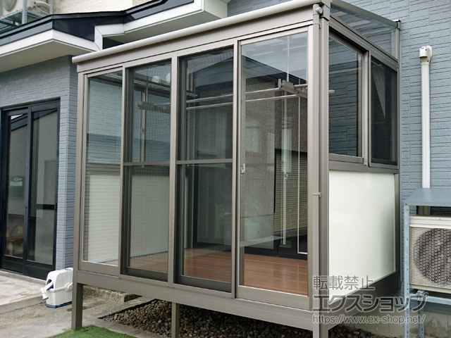 青森県上北郡六ヶ所村ののテラス囲い・サンルーム サニージュ F型 床納まり ランマ無 積雪〜50cm対応 施工例