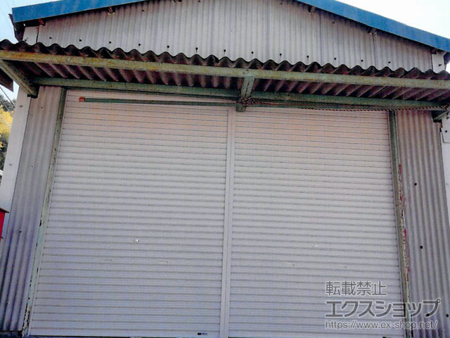 岐阜県山県市ののガレージシャッター プラテアII スチールタイプ 手動式 内部付 *2連装均等割り 施工例