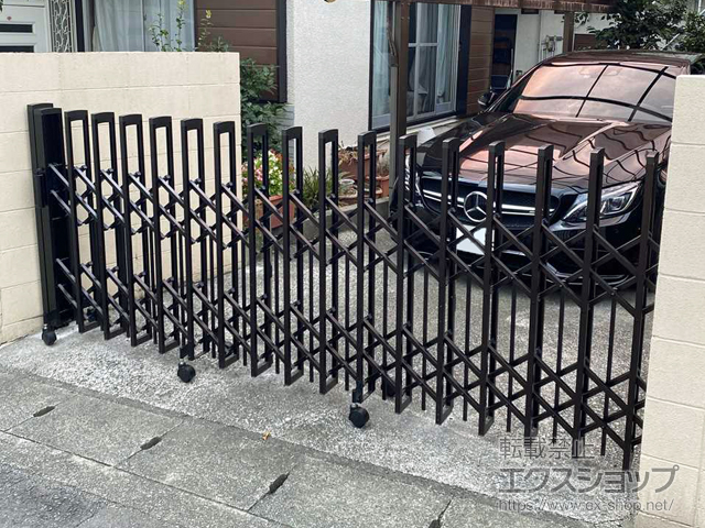 神奈川県川崎市ののカーゲート トリップゲートII P型 ペットガード付き ノンレール 片開き 33S 施工例