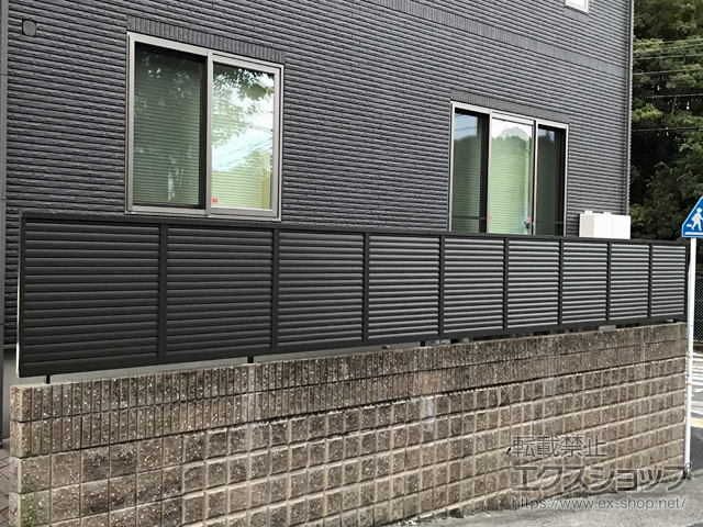 広島県安芸郡府中町ののフェンス・柵 フェンスAB YL3型 横ルーバー3 フリーポールタイプ 施工例