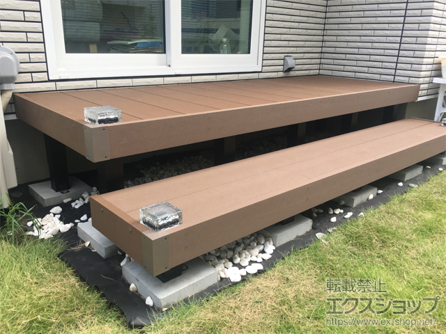 埼玉県越谷市ののウッドデッキ リウッドデッキ 200＋段床セット　正面タイプ　1段 施工例