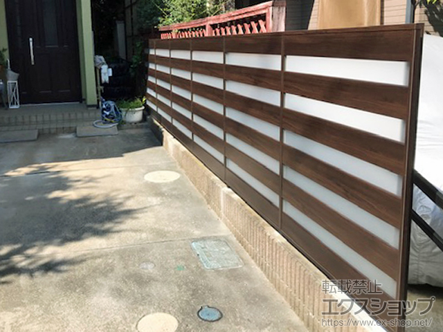 千葉県流山市ののフェンス・柵 フェンスAA YT1型 横採光 木調カラー フリーポールタイプ 施工例