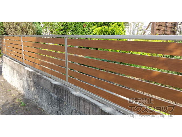 宮城県名取市ののフェンス・柵 ルシアスフェンスF04型 横板 木目カラー・自由柱施工 施工例