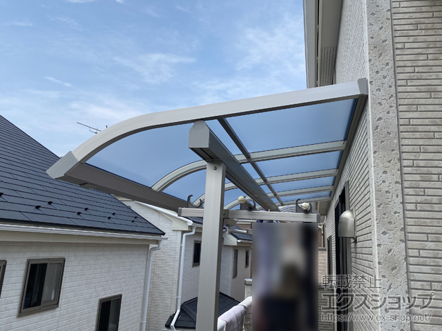 東京都東村山市ののバルコニー・ベランダ屋根 ソラリア R型 屋根タイプ 単体 積雪〜20cm対応 施工例