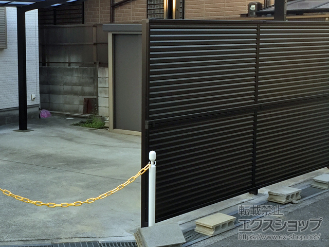 大阪府藤井寺市ののフェンス・柵 ミエーネフェンス 目隠しルーバータイプ 2段支柱 自立建て用 施工例