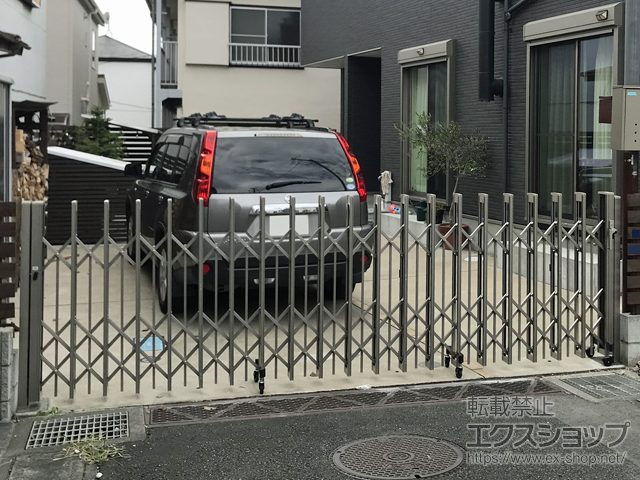 埼玉県志木市ののカーゲート アルシャインII PG型R(ペットガード) Aタイプ ノンレール 片開き　430S 施工例