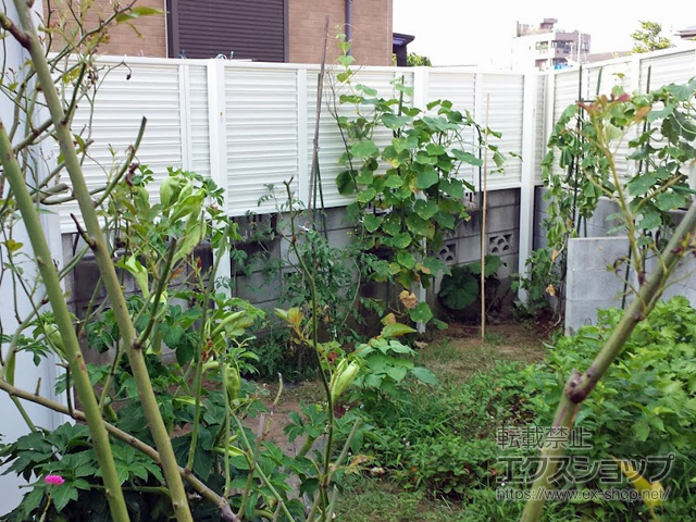 千葉県松戸市ののフェンス・柵 ミエーネフェンス 目隠しルーバータイプ 2段支柱 自立建て用（パネル1段） 施工例