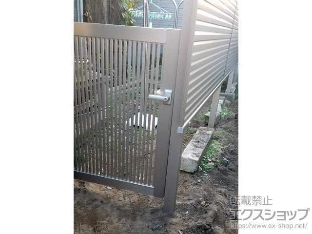 千葉県船橋市のの門扉 シンプレオ門扉2型 縦格子 片開き 門柱使用 施工例