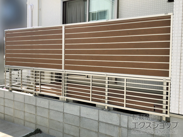 神奈川県川崎市ののフェンス・柵 ルシアスフェンスF02型 横目隠し 木調カラー 2段支柱 自立建て用 施工例