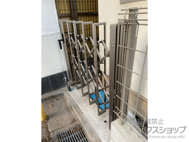 東京都昭島市のLIXIL リクシル(新日軽)のカーゲート セレビューFB型 キャスター式 片開き 12SA 施工例