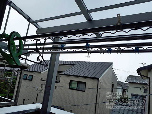 大阪府池田市のLIXIL(リクシル)のバルコニー・ベランダ屋根 スピーネ F型 屋根タイプ 単体 積雪～20cm対応 施工例
