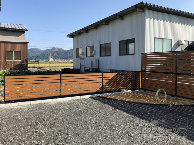福井県越前市ののフェンス・柵 モクアルフェンス 横板タイプ 自由柱施工 施工例