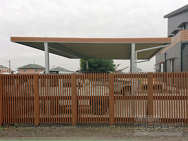 栃木県大田原市のLIXIL リクシル（トステム）のカーポート テリオスポートIII 積雪30cm対応 3台用 角柱4本柱 木調マテリアルカラー 施工例