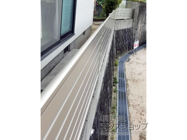 広島県安芸郡海田町ののフェンス・柵 シンプレオフェンスSY1型 横スリット 自由柱施工 施工例