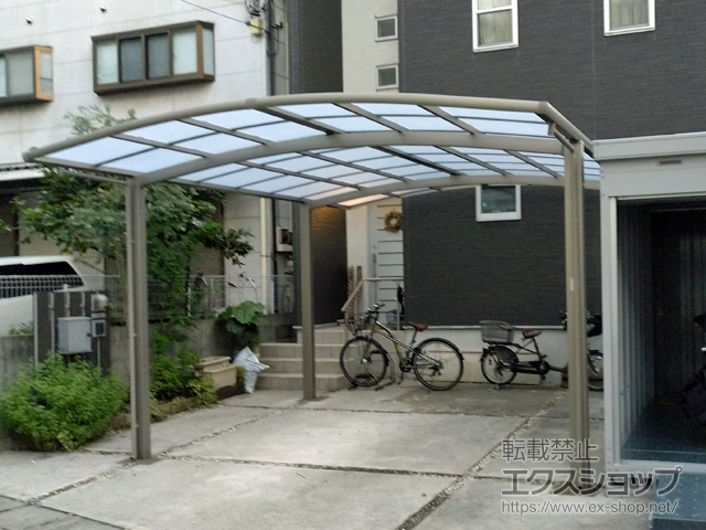 埼玉県草加市ののカーポート ネスカR (ラウンドスタイル) ワイド 積雪〜20cm対応 施工例