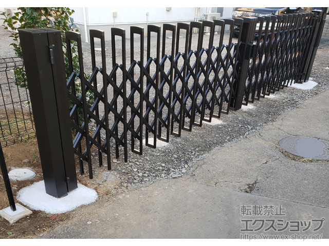 茨城県土浦市ののカーゲート トリップゲートII N型 ノンキャスター 両開き 64W(32S+32M） 施工例