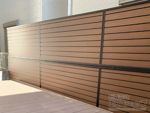東京都板橋区ののフェンス・柵・塀、ウッドデッキ モクアルフェンス 目隠しタイプ 2段支柱 自立建て用 施工例