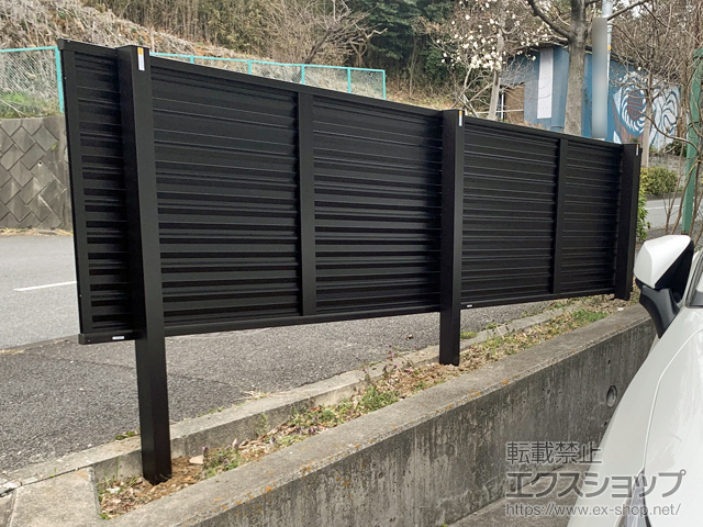 東京都町田市ののフェンス・柵 ミエーネ目隠しルーバーフェンス 上段のみ設置 自立建て用 施工例