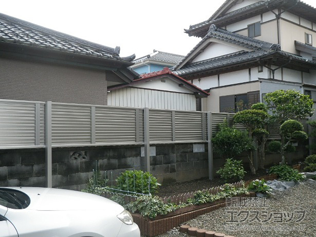 茨城県日立市ののフェンス・柵 ミエーネ目隠しルーバーフェンス 上段のみ設置 自立建て用 施工例