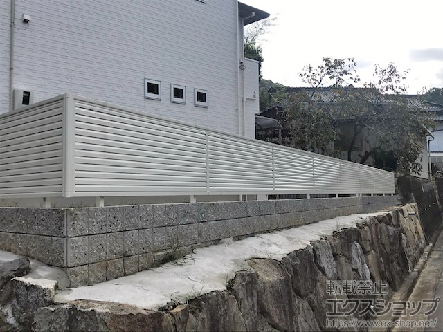 岡山県小田郡矢掛町ののフェンス・柵 ミエーネフェンス 目隠しルーバータイプ　自由柱施工 施工例