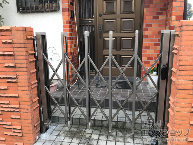 埼玉県富士見市ののカーゲート トリップゲートII 1型 シンプル ノンレール 片開き 17S 施工例