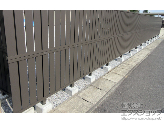 栃木県大田原市ののフェンス・柵 フェンスAB TS2 縦スリット2 フリーポールタイプ 施工例