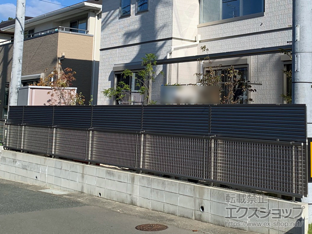 福岡県福岡市ののフェンス・柵 ミエーネフェンス 目隠しルーバータイプ 2段支柱 自立建て用 施工例