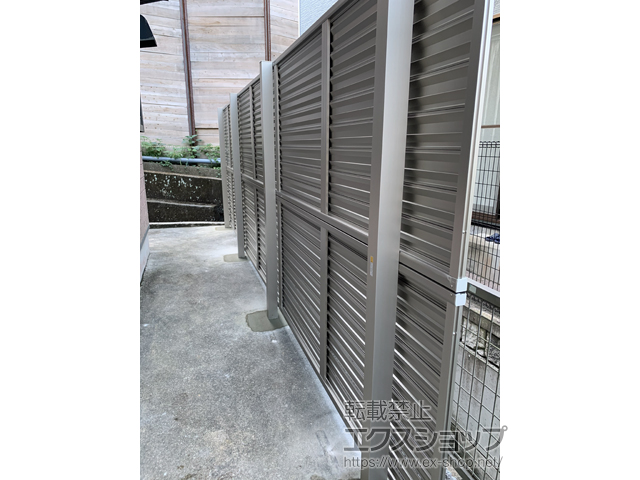 長崎県長崎市ののフェンス・柵 ミエーネフェンス 目隠しルーバータイプ 2段支柱 自立建て用(パネル2段） 施工例