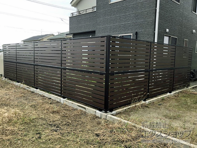 新潟県新潟市ののフェンス・柵 モクアルフェンス 横板タイプ 2段支柱 自立建て用 施工例