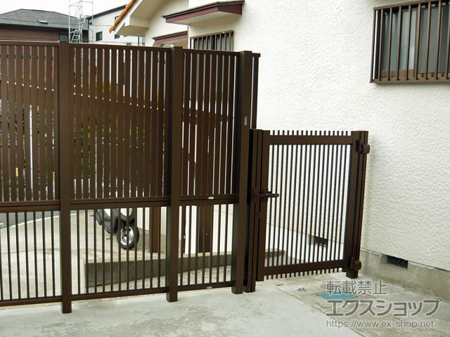 神奈川県横須賀市のの門扉 シンプレオ門扉T1型 縦格子 片開き 門柱使用 施工例